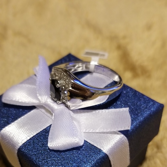 Ring - Picture 3 of 3